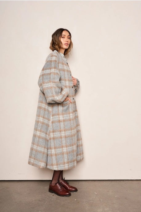 dRA Clothing Los Angeles, Cameron Coat in Grey Coco Plaid - Boutique Dandelion